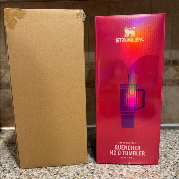 Stanley The Quencher H2.0 Flowstate Tumber in Berry Truffle w/ Box 40 Ounce - Picture 4 of 7